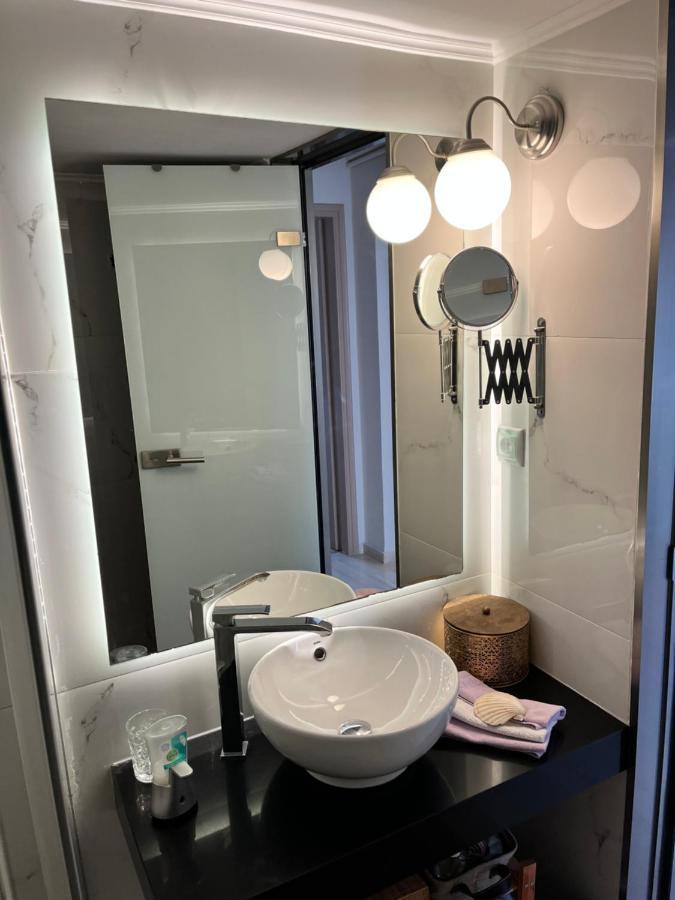 Blue Elegance City Center Heraklion Apartment Bagian luar foto