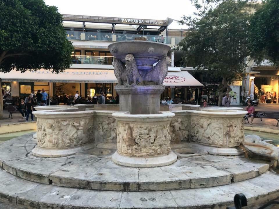 Blue Elegance City Center Heraklion Apartment Bagian luar foto