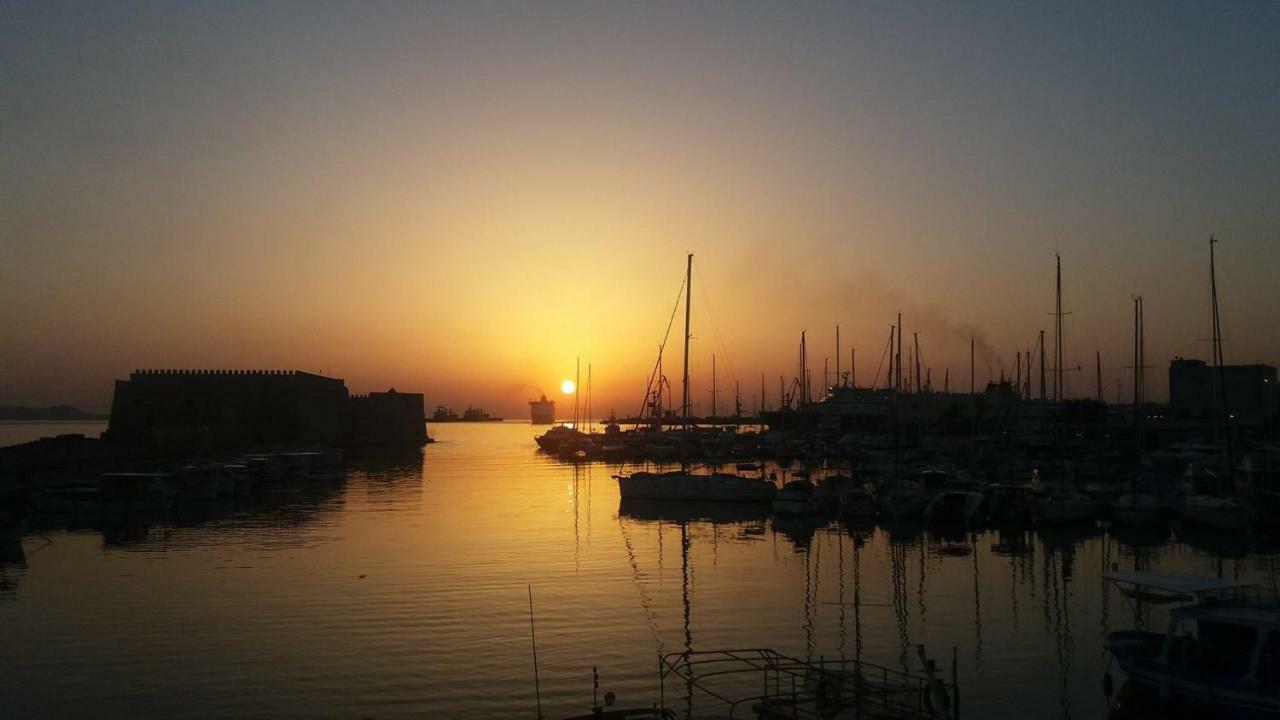 Blue Elegance City Center Heraklion Apartment Bagian luar foto