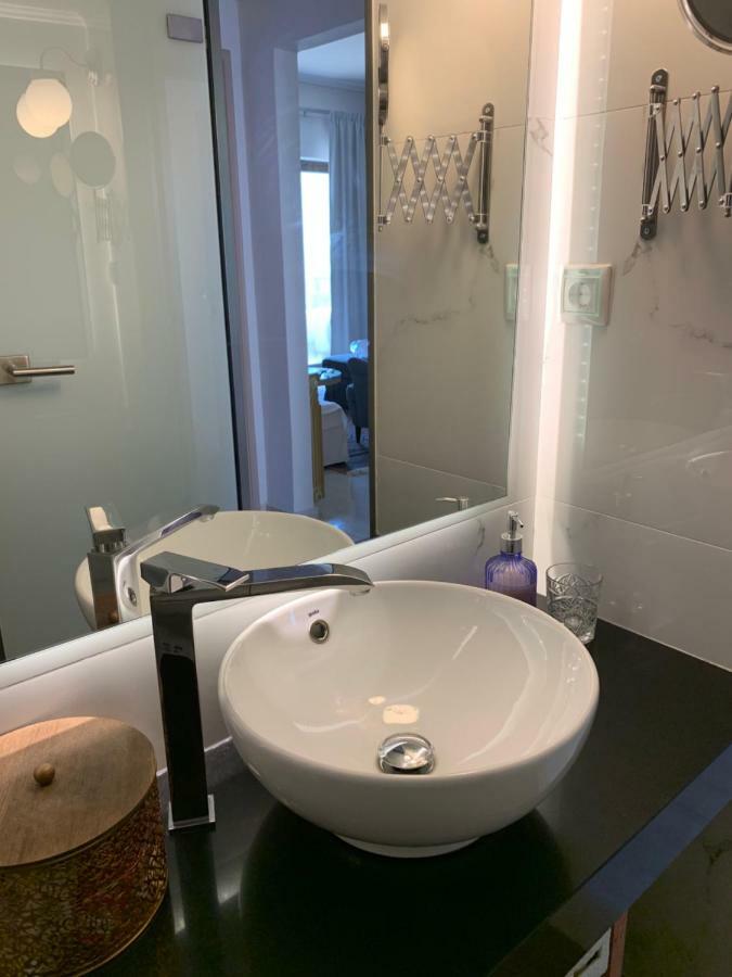 Blue Elegance City Center Heraklion Apartment Bagian luar foto